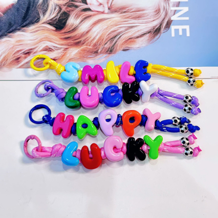 Breloques de sac pour femmes en résine avec lettres simples 2