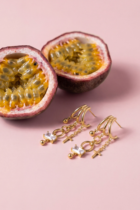 Boucles d'oreilles triples avec zircon cubique et breloque en forme de croix 2