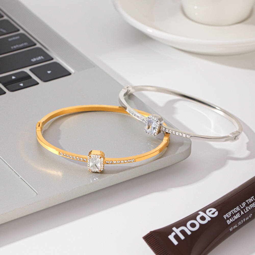 Bracelet Jonc De Luxe Simple Pour Femme, De Forme Rectangulaire, En Acier Inoxydable Imperméable, Couleur Or, Orné De Zircon. Image5