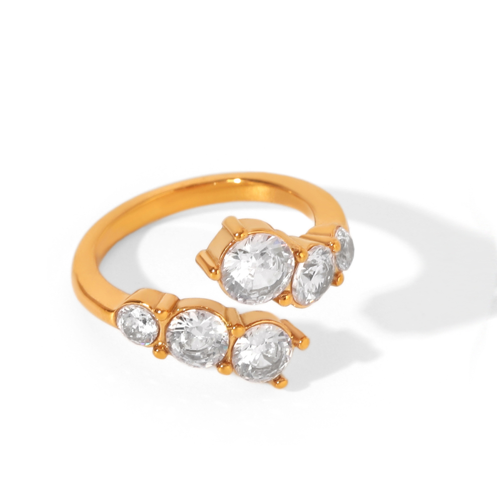 Bagues Pour Femmes Simple Series Daily Circle En Acier Inoxydable Étanche Couleur Or Avec Zircon Et Pierre Précieuse 