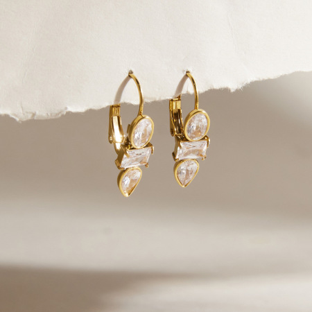 Boucles d'oreilles créoles pour femmes, en acier inoxydable doré, ornées de zircon et ornées d'une goutte d'eau, de la luxueuse collection Droplet. 2