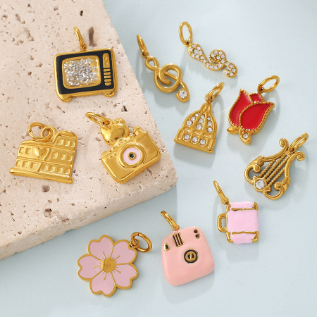 Pendentif femme Simple Series Daily Flower de forme irrégulière en acier inoxydable étanche couleur or avec strass 2