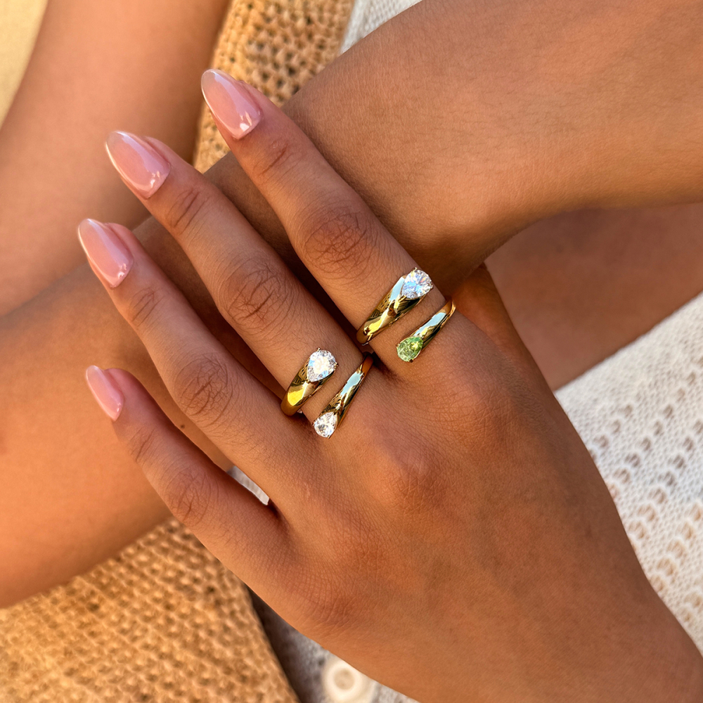Bague Minimaliste Au Quotidien En Acier Inoxydable Étanche Couleur Or Avec Pierre Précieuse Zircon, Forme Irrégulière. Image3