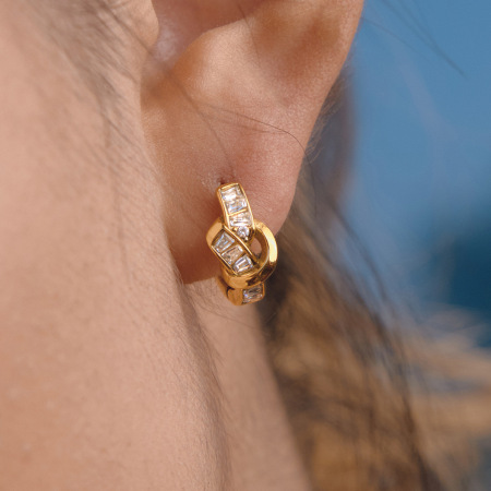 Boucles d'oreilles créoles pour femmes, luxueuses et élégantes, de forme irrégulière et torsadée, en acier inoxydable étanche couleur or et zircon. 2