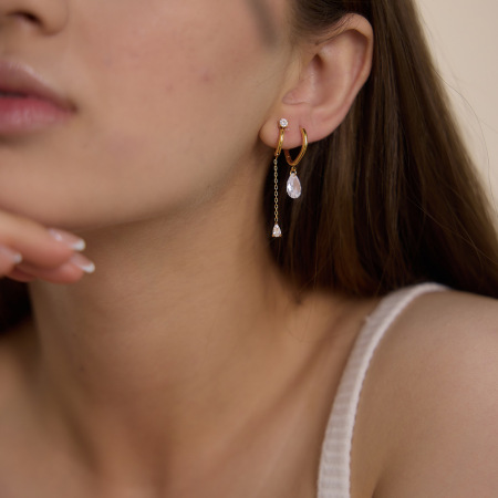 Boucles d'oreilles pendantes pour femme, élégantes et discrètes, en acier inoxydable, couleur or, avec pompon en forme de goutte. Collection Simple. 2