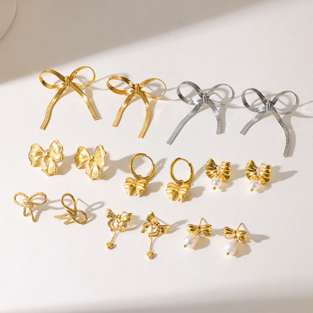 Boucles d'oreilles puces pour femmes, style nœud papillon géométrique, en acier inoxydable étanche, collection Simple Series Daily.