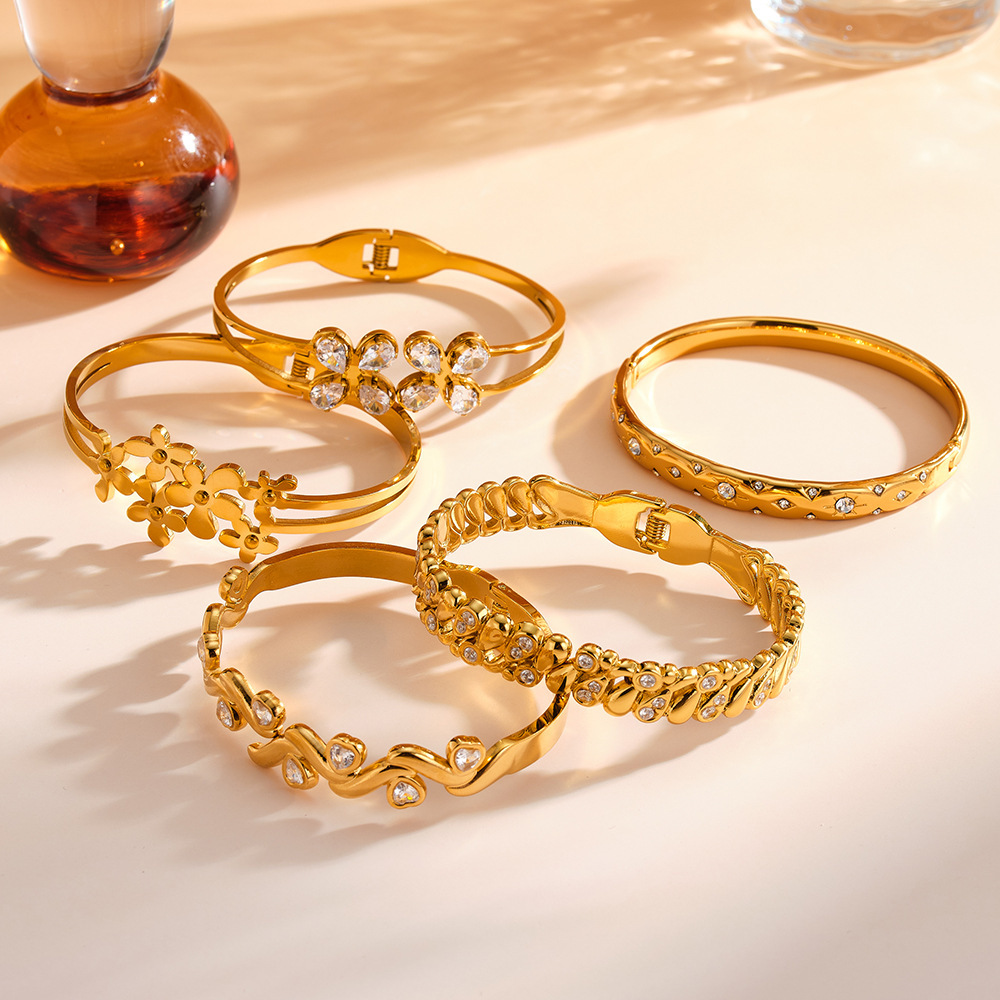 Bracelet Jonc Pour Femme En Acier Inoxydable Imperméable, Forme Classique Irrégulière Ajourée, Orné De Zircon, Collection Luxueuse Image3