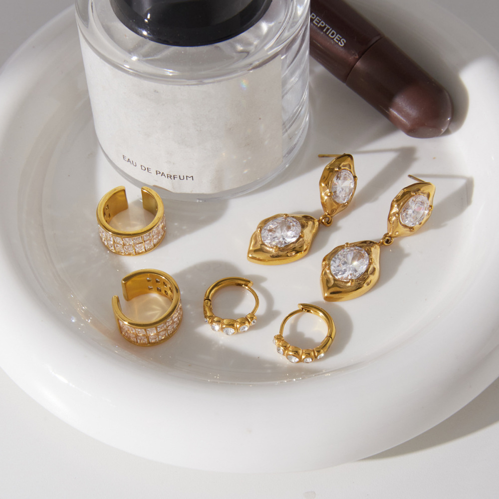 Boucles D'Oreilles Pendantes Pour Femmes, Style Rétro, En Acier Inoxydable, Étanches, Couleur Or, Avec Zircon. Collection Classique. Image2