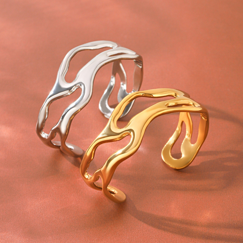 Bracelet Jonc Pour Femme Simple Series Daily Hollowed-Out Lines En Acier Inoxydable Étanche Couleur Or Image5