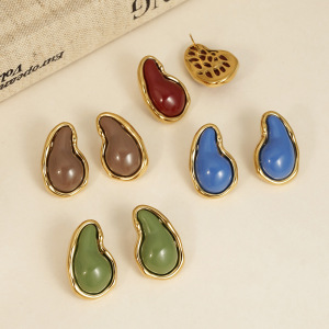 Boucles D'Oreilles Puces En Résine En Forme De Goutte De La Série Classique h5 Image3