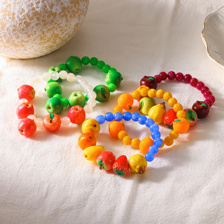 Bracelets en acrylique Sweet Daily Strawberry pour femmes, sans placage, ornés de perles.