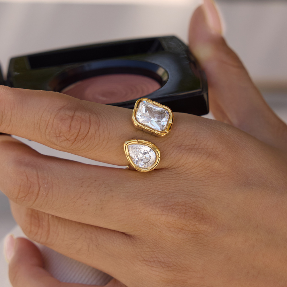 Bagues Pour Femmes En Acier Inoxydable Doré, Étanches, De Forme Géométrique Simple Et Luxueuse, Serties De Zircon Et Ornées De Zircon. Collection Luxueuse. h5Image3