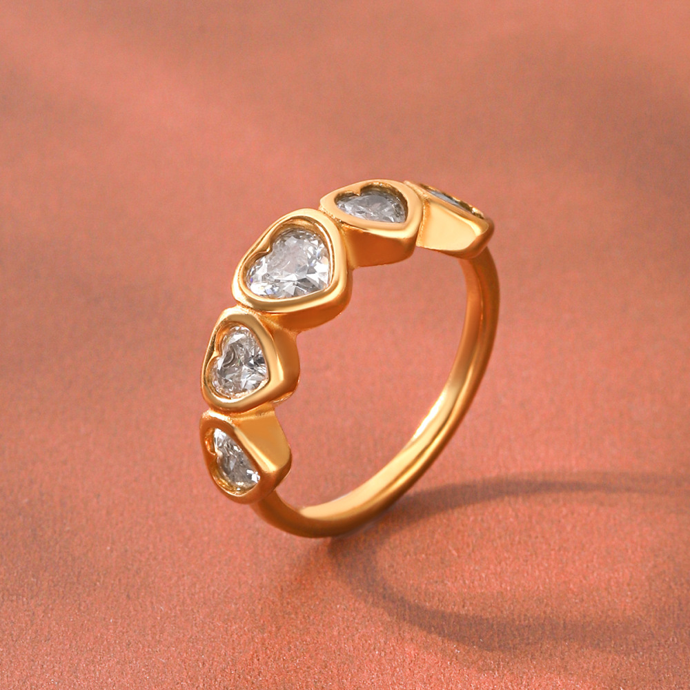 Bagues Simple Series Daily Heart En Acier Inoxydable Étanche Couleur Or Avec Zircon. Image4