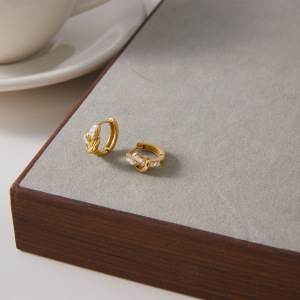 Boucles D'Oreilles Créoles Pour Femmes, Luxueuses Et Élégantes, De Forme Irrégulière Et Torsadée, En Acier Inoxydable Étanche Couleur Or Et Zircon. h5 Image3