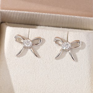 Boucles D'Oreilles En Moissanite S925 Plaqué Platine, Élégantes Et Ornées D'Un Nœud Papillon, Collection Simple Series. h5 Image2