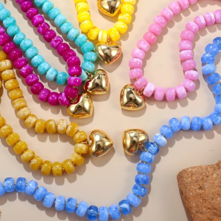 Colliers de perles pour femmes avec pendentif cœur en résine