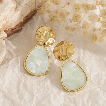 Boucles d'oreilles puces pour femmes, motif marteau et goutte rétro, en acier inoxydable, imperméables, couleur or et acrylique. 2