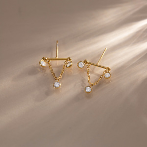 Boucles D'Oreilles Pendantes Pour Femme, Style Décontracté, En Acier Inoxydable, Couleur Or, Avec Zircon Et Chaîne Triangulaire, Étanches. h5 Image4
