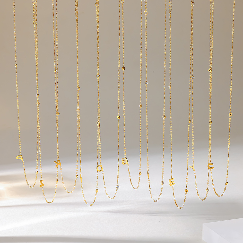 Colliers À Maillons Pour Femmes, Collection Simple, Avec Pendentif Lettre Et Pompon Quotidien, En Acier Inoxydable, Couleur Or, Avec Zircon. Image2