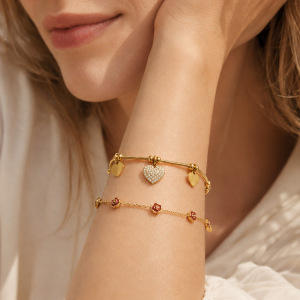 Bracelet À Breloques Pour Femme, Élégant, En Acier Inoxydable, Couleur Or, Orné D'Une Fleur Et D'Un Cœur. Collection Luxueuse. h5 Image4