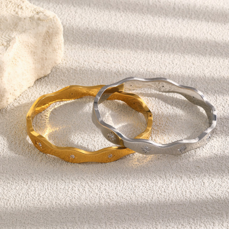 Bracelets pour femmes Classic Star en acier inoxydable, étanches, couleur or, ornés de strass 2