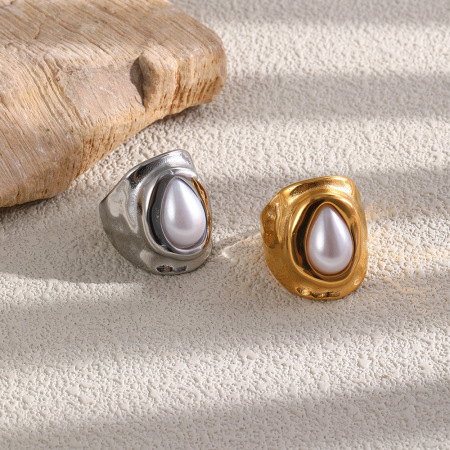 Bagues tendance en acier inoxydable doré, imperméables, avec motif martelé rétro et perles artificielles.
