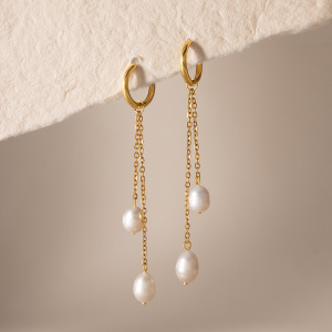 Boucles D'Oreilles Pendantes Élégantes À Pompon, En Acier Inoxydable Étanche, Couleur Or, De La Collection Simple Series. h5 Image4