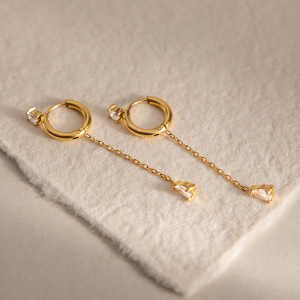 Boucles D'Oreilles Pendantes Pour Femme, Élégantes Et Discrètes, En Acier Inoxydable, Couleur Or, Avec Pompon En Forme De Goutte. Collection Simple. h5 Image3