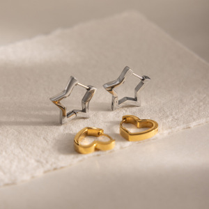 Boucles D'Oreilles Créoles Pour Femmes, Style Classique Cœur Et Étoile, En Acier Inoxydable, Étanches, Couleur Or, De La Collection Simple Series h5 Image3