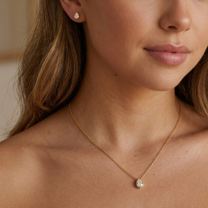 Ensembles De Colliers Pour Femmes En Acier Inoxydable Imperméable Avec Zircon Doré Et Motif Goutte Simple h5 Image4