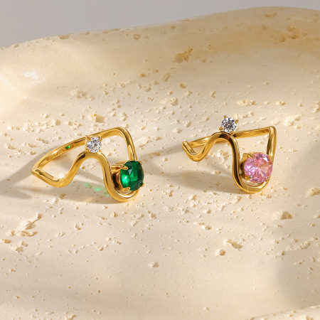 Bagues pour femmes en acier inoxydable, couleur or, avec zircon et forme géométrique simple, pour le quotidien. Bagues en acier inoxydable étanches, couleur or, serties de zircon et ornées de pierres précieuses. Collection Simple.