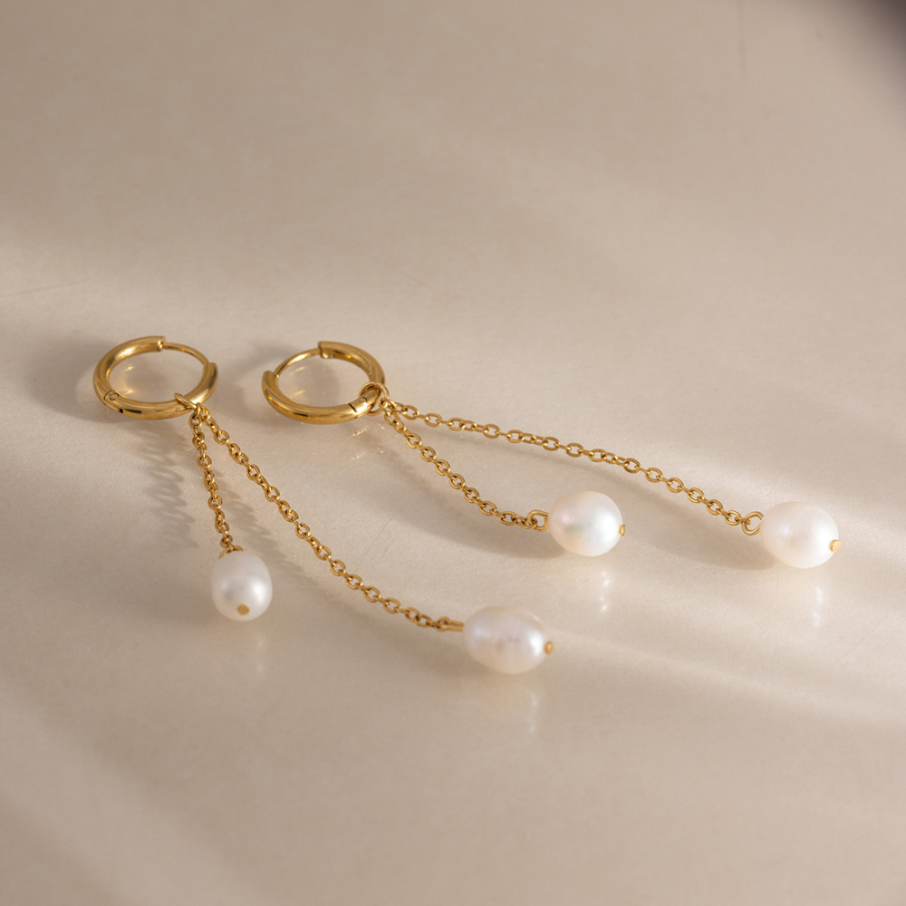 Boucles D'Oreilles Pendantes Élégantes À Pompon, En Acier Inoxydable Étanche, Couleur Or, De La Collection Simple Series. Image3