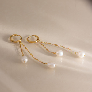 Boucles D'Oreilles Pendantes Élégantes À Pompon, En Acier Inoxydable Étanche, Couleur Or, De La Collection Simple Series. h5 Image3