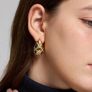 Boucles D'Oreilles Puces Pour Femmes, Style Simple Et Luxueux, En Acier Inoxydable, Imperméables, Couleur Or, Avec Nœud Papillon Et Zircon. h5 Image4