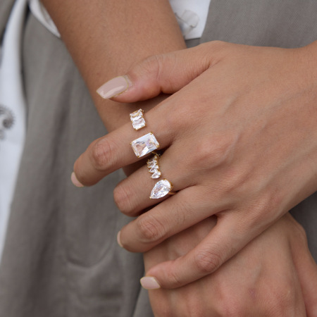 Bagues pour femmes luxueuses au quotidien, en acier inoxydable étanche couleur or, forme irrégulière, serties de zircon et ornées de pierres précieuses. 2