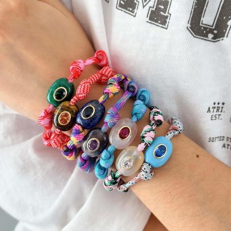 Bracelet tressé pour femme, forme elliptique irrégulière, collection romantique, idéal pour les vacances.