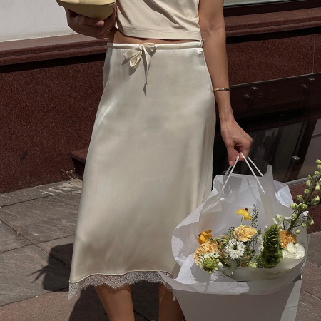 Robe maxi simple et élégante unie à bordure en dentelle
