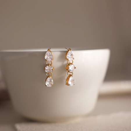 Boucles d'oreilles pendantes pour femme, en acier inoxydable imperméable, couleur or, avec pompon et zircon. 2