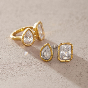 Bagues Pour Femmes En Acier Inoxydable Doré, Étanches, De Forme Géométrique Simple Et Luxueuse, Serties De Zircon Et Ornées De Zircon. Collection Luxueuse. h5 Image4