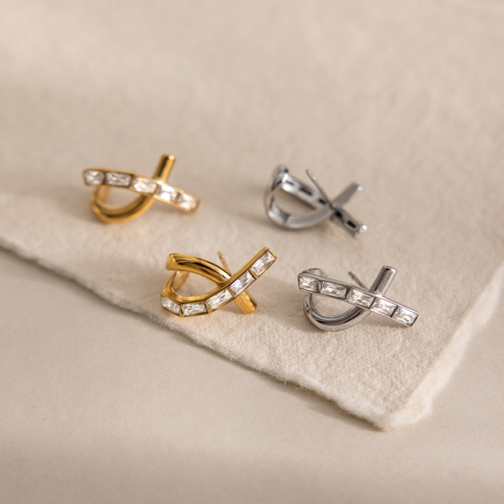 Boucles D'Oreilles Puces Élégantes En Acier Inoxydable Doré, Ornées D'Un Nœud Papillon Et De Zircon, Pour Femmes, Collection Luxueuse. Image2