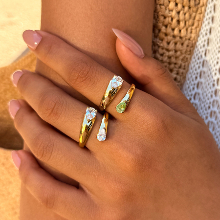Bague minimaliste au quotidien en acier inoxydable étanche couleur or avec pierre précieuse zircon, forme irrégulière.
