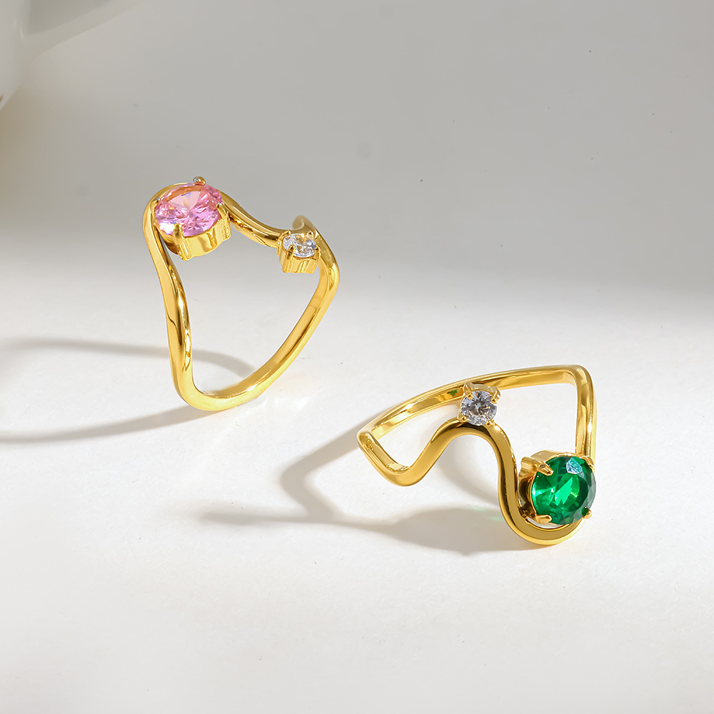 Bagues Pour Femmes En Acier Inoxydable, Couleur Or, Avec Zircon Et Forme Géométrique Simple, Pour Le Quotidien. Bagues En Acier Inoxydable Étanches, Couleur Or, Serties De Zircon Et Ornées De Pierres Précieuses. Collection Simple. Image3