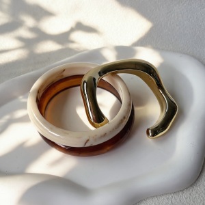 Bracelets Pour Femmes En Résine À Dégradé De Couleurs Et De Forme Irrégulière h5 Image2