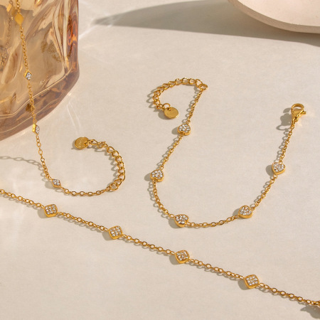Bracelet chaîne femme en acier inoxydable doré avec zircon en forme de cœur