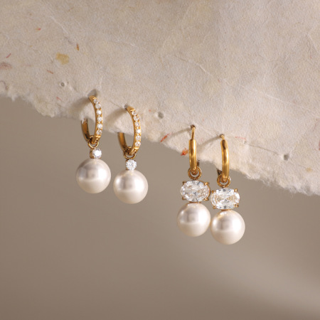 Boucles d'oreilles pendantes élégantes en acier inoxydable doré, imperméables, avec zircon et perles artificielles. Boucles d'oreilles pendantes en zircon et perles artificielles couleur or. Boucles d'oreilles pendantes élégantes en acier inox