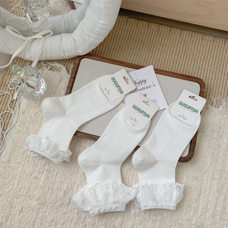Chaussettes mi-mollet élégantes, légèrement rebondissantes et de couleur unie