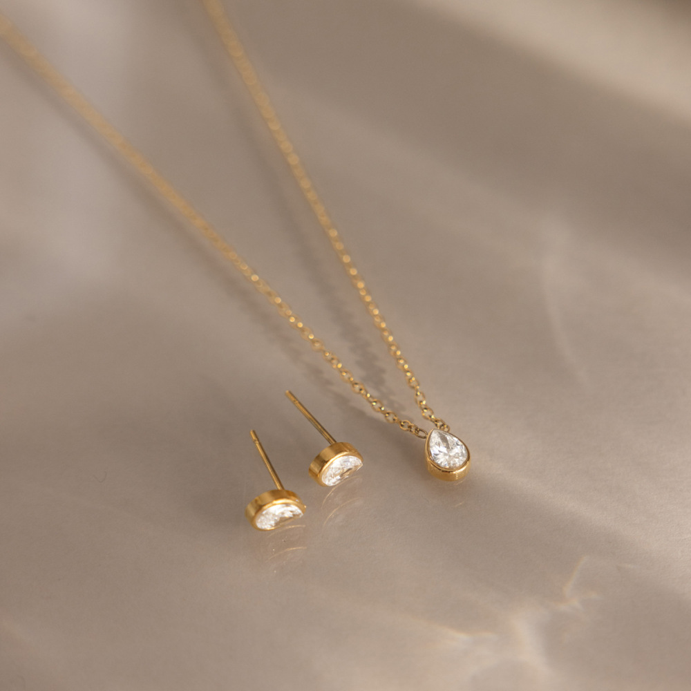 Ensembles De Colliers Pour Femmes En Acier Inoxydable Imperméable Avec Zircon Doré Et Motif Goutte Simple Image3