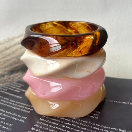Bracelets pour femmes en résine à dégradé de couleurs et de forme irrégulière