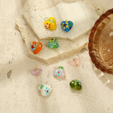 Pendentifs pour femmes en acrylique, motif cœur, papillon et fleur, collection romantique 2