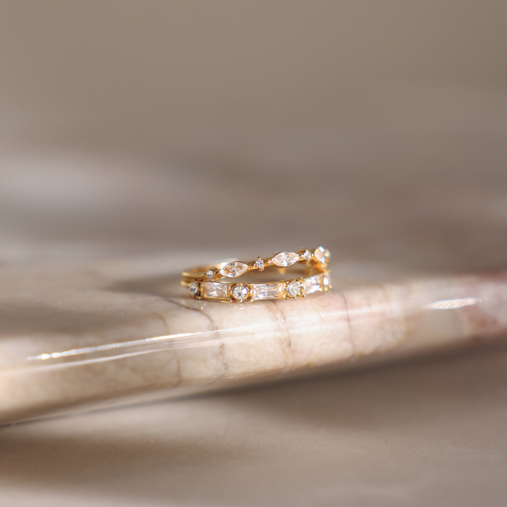 Bague Élégante Pour Femme, En Acier Inoxydable, Couleur Or, Avec Zircon, Et Chaîne De Forme Irrégulière. Image4